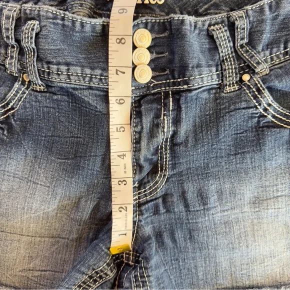 Short & Sexy Series Sophia cuffed embroidered Jean shorts size 14 - Picture 3 of 11
